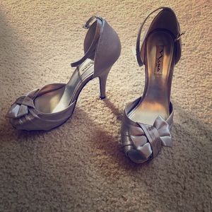 Silver high heel shoes with bow. 7.5
